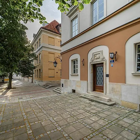 Rynek Nowego Miasta Two-level By Bookinghost * Varsovie